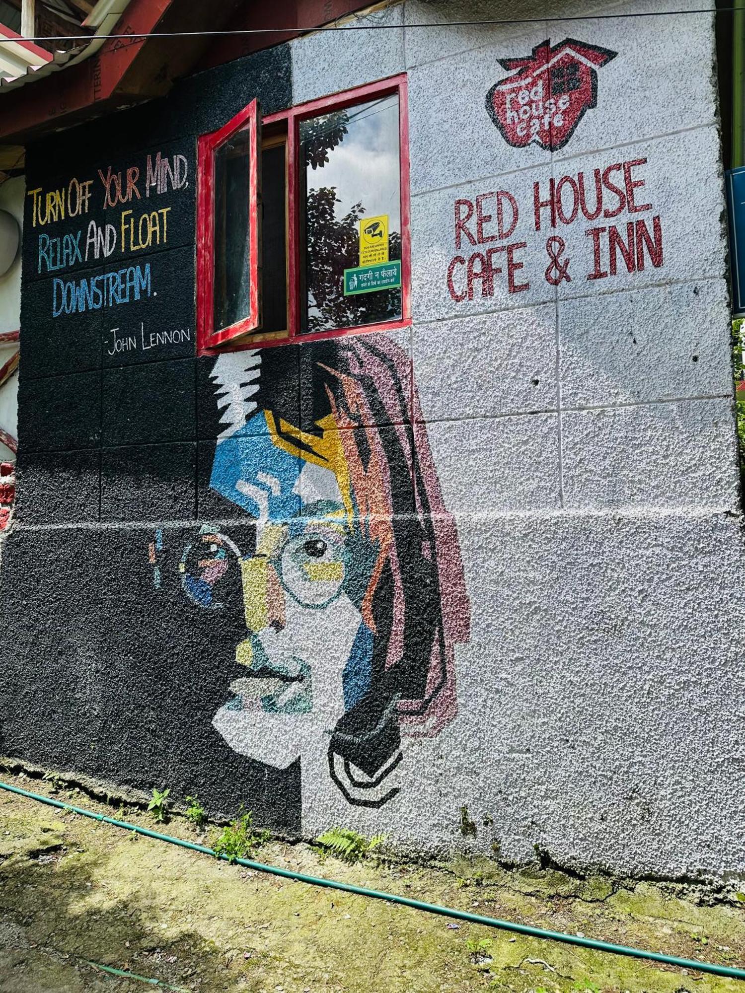 Red House Cafe And Inn Manāli Dış mekan fotoğraf