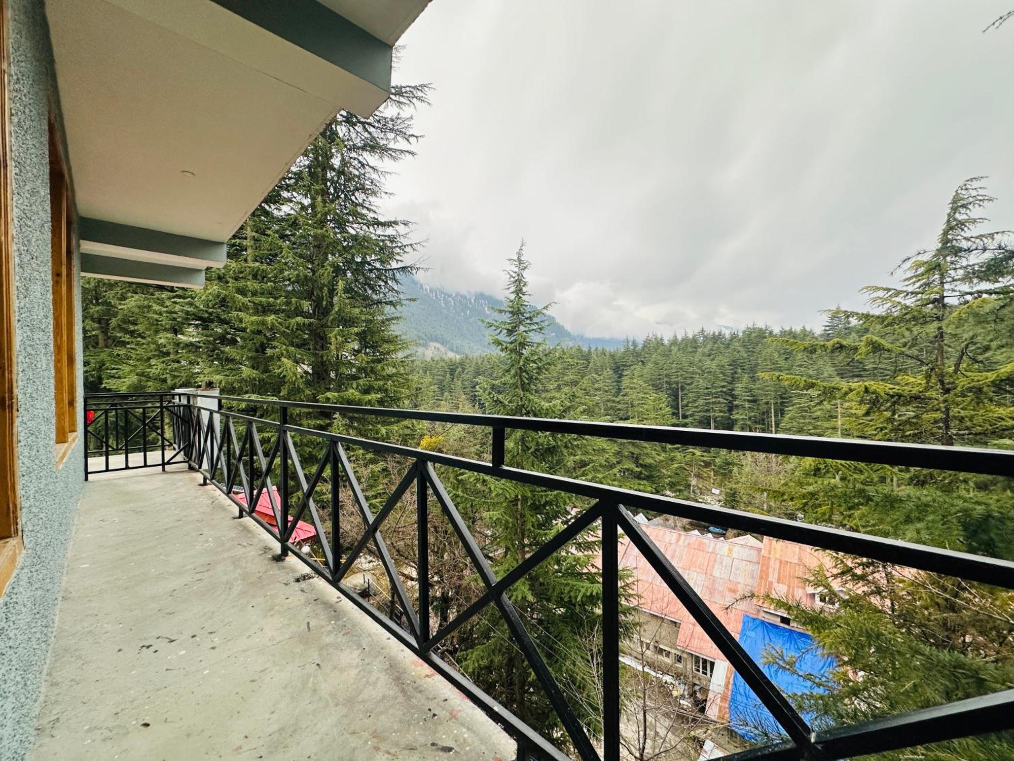Red House Cafe And Inn Manāli Dış mekan fotoğraf