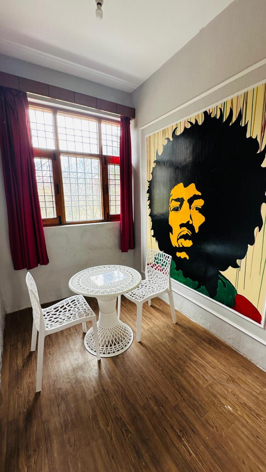 Red House Cafe And Inn Manāli Dış mekan fotoğraf